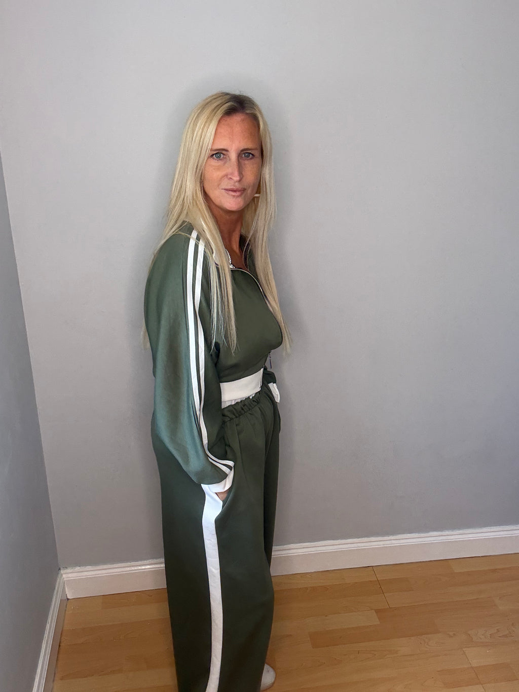 Our Manhattan Tracksuit features zip up jacket with Tracksuit bottoms with a gathered ankle.
