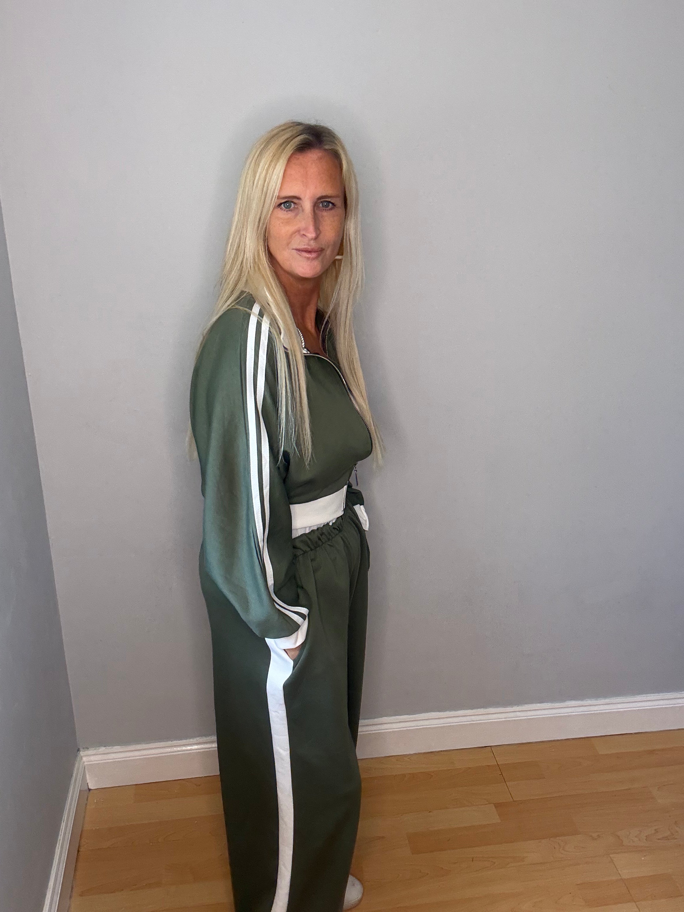Our Manhattan Tracksuit features zip up jacket with Tracksuit bottoms with a gathered ankle.